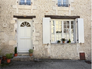 chateau à la vente -   16190  MONTMOREAU SAINT CYBARD, surface 140 m2 vente chateau - UBI464110184